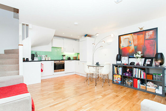 2 Bedroom Terraced House For Sale In Batley House, Stoke Newington, N16