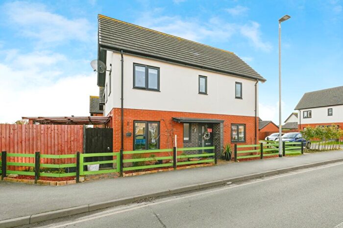 3 Bedroom Semi-Detached House For Sale In Greenpark Avenue, King's Lynn, Norfolk, PE30