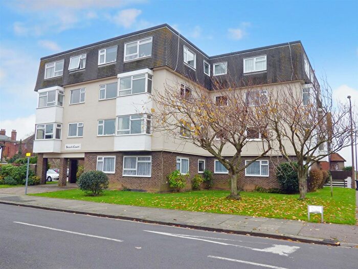 1 Bedroom Flat To Rent In Beach Court, Irvine Road, Littlehampton, BN17