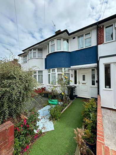 4 Bedroom Terraced House To Rent In Maypole Crescent, Ilford, IG6