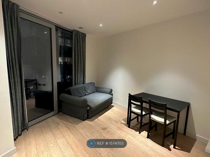 Studio To Rent In Biscayne Avenue, London, E14