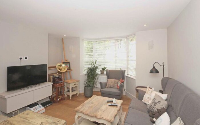 2 Bedroom Flat To Rent In British Grove, London, W4