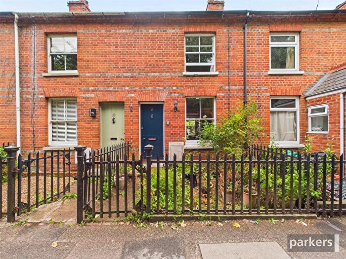 2 Bedroom Terraced House For Sale In School Lane, Wargrave, Reading, Berkshire, RG10