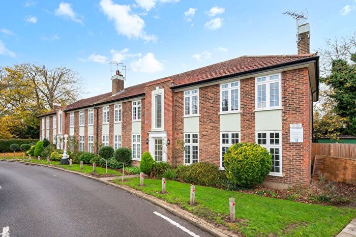 2 Bedroom Flat For Sale In Portsmouth Road, Thames Ditton, KT7