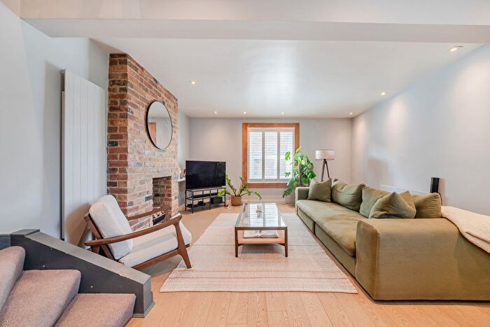 2 Bedroom Flat To Rent In West Hill, London, SW18