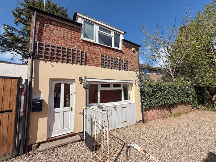 3 Bedroom Property To Rent In Christowe Lane, Cheltenham, GL53
