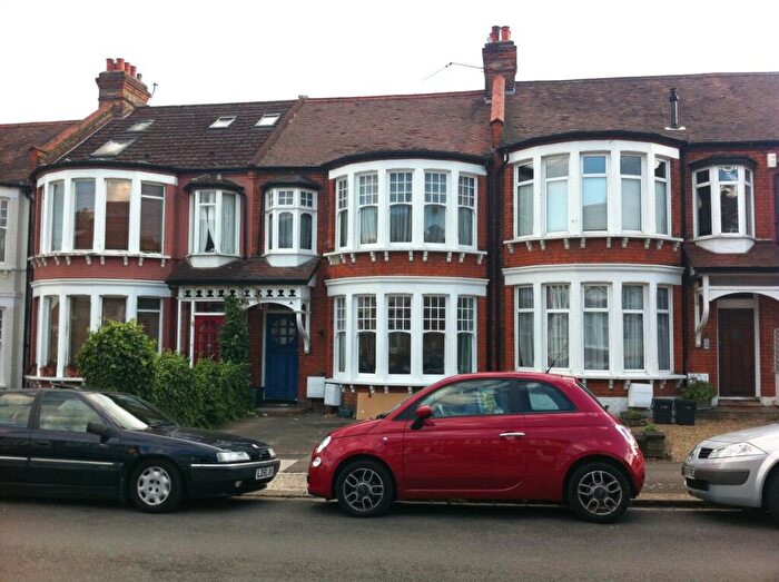 1 Bedroom Flat To Rent In The Crest, Palmers Green, N13