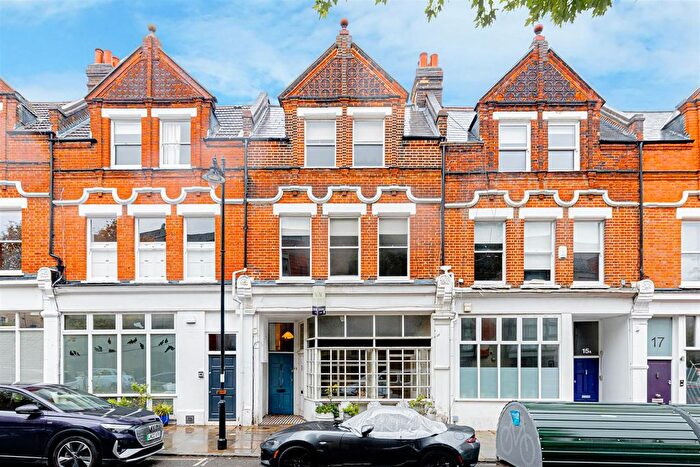 3 Bedroom Flat For Sale In Calabria Road, London, N5