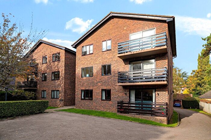 3 Bedroom Flat For Sale In Albemarle Road, Beckenham, BR3
