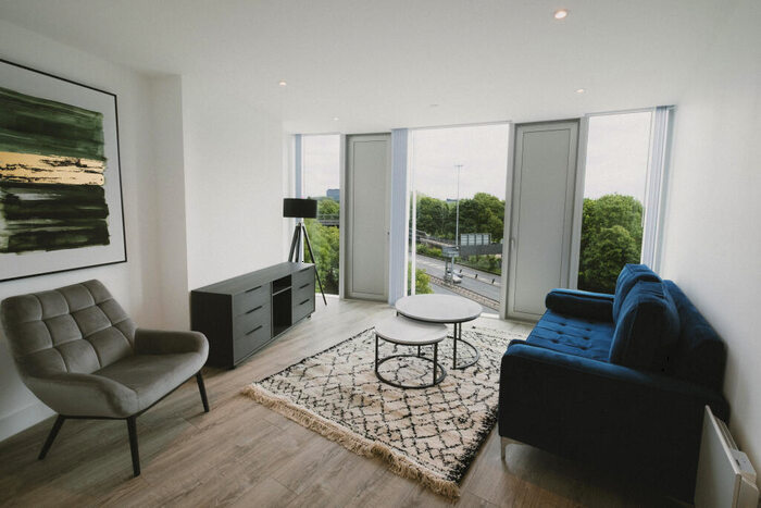 2 Bedroom Flat To Rent In Thr, Manchester, EE60