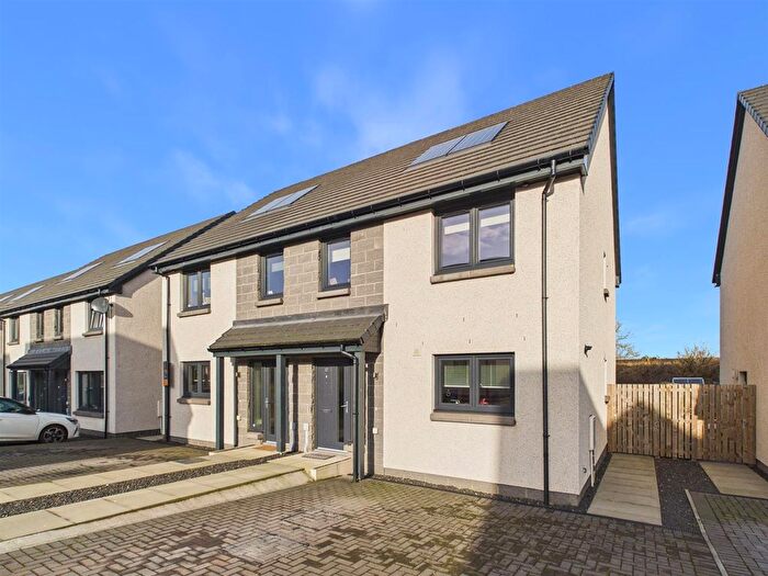 3 Bedroom Semi-Detached House For Sale In Sandilands Grove, Abernethy, PH2