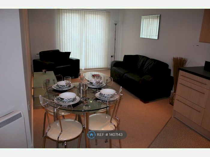 2 Bedroom Flat To Rent In Elmira Way, Manchester, M5
