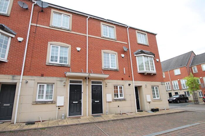 3 Bedroom Town House To Rent In Madison Avenue, Brierley Hill, West Midlands, DY5