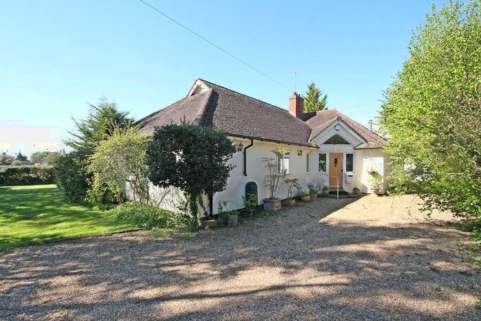 3 Bedroom Bungalow For Sale In Littlewick Green - Facing Village Green, SL6