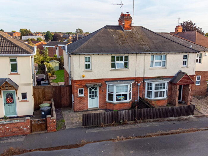 3 Bedroom Semi-Detached House To Rent In Avenue Road, Finedon, NN9