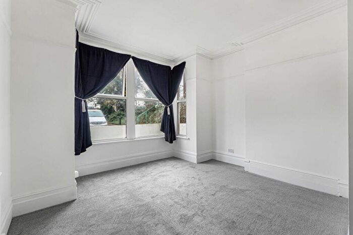 1 Bedroom Flat For Sale In Southend-on-Sea, SS1