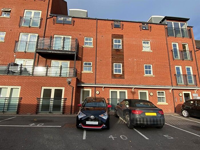 2 Bedroom Flat For Sale In Wesleyan Court, Lincoln, LN2