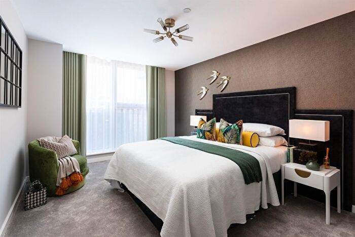 2 Bedroom Flat For Sale In Grand Avenue, Hove, BN3