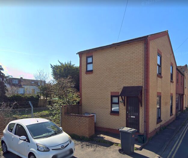 2 Bedroom Terraced House To Rent In Rusham Road, Egham, TW20