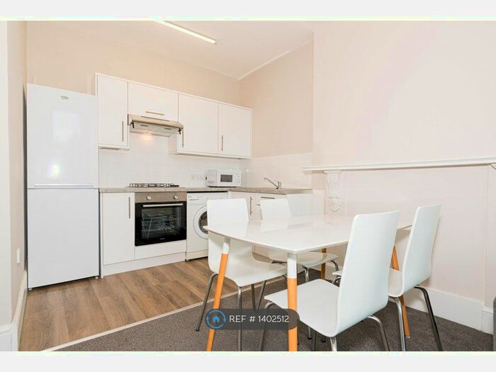 2 Bedroom Flat To Rent In West Cromwell Road, London, SW5