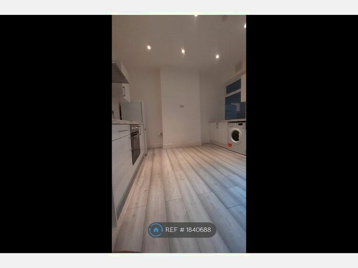 5 Bedroom Semi-Detached House To Rent In Welford Road, Leicester, LE2