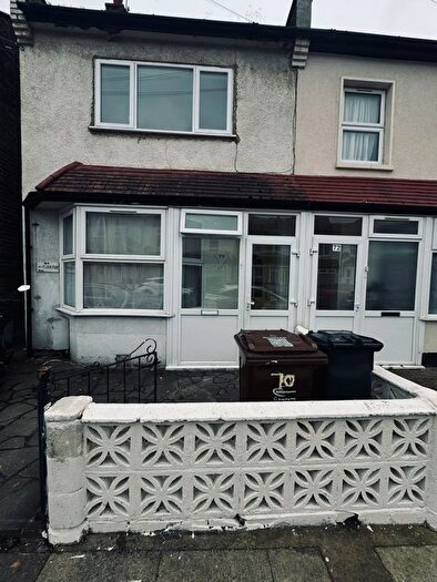 2 Bedroom Flat To Rent In Victoria Road, Barking, IG11