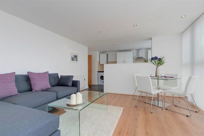 2 Bedroom Flat To Rent In Cotton Square, Claremont Road, Manchester, M14