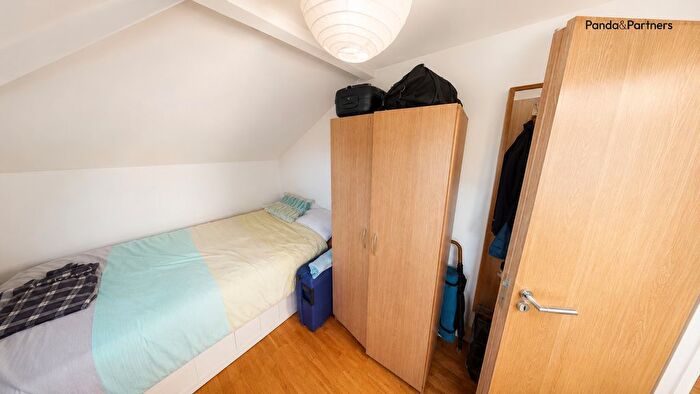 Studio To Rent In Holloway Road, London, N19