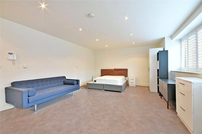 Studio To Rent In Blackburn Road, West Hamptead, NW6