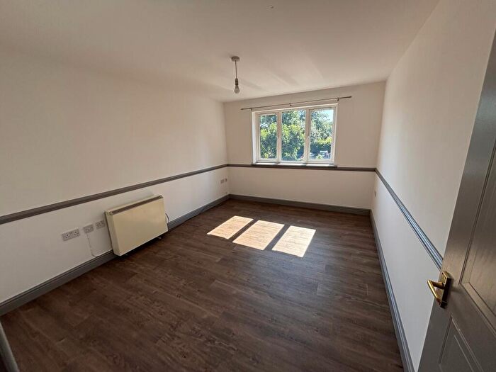 2 Bedroom Apartment To Rent In Roselee Court, CH42