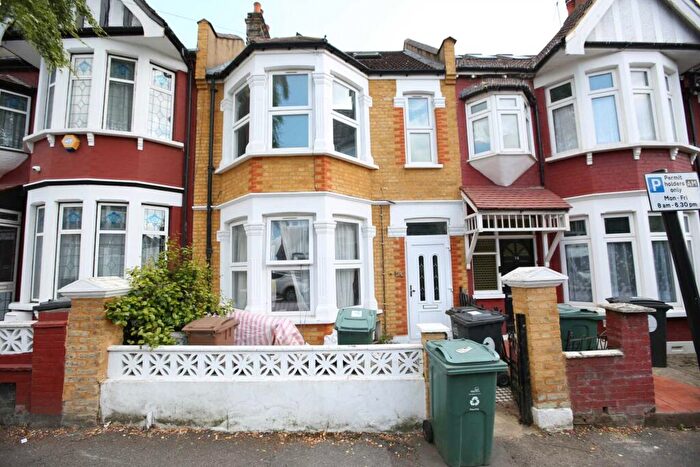 2 Bedroom Flat To Rent In Colchester Road, Leyton, E10