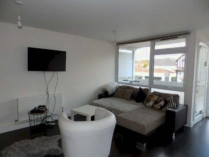 2 Bedroom Flat To Rent In Shirehampton Road, Bristol, BS9