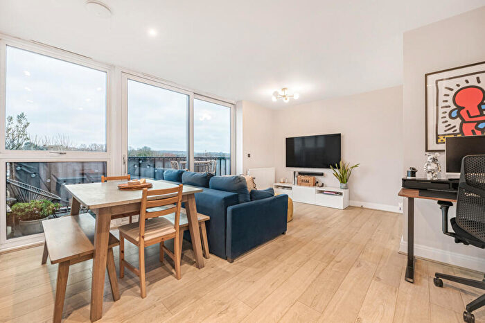 1 Bedroom Flat For Sale In Epsom, KT17