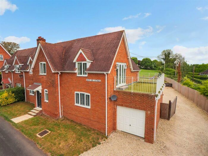 4 Bedroom Semi-Detached House For Sale In South Side Cottages, Longstock, Stockbridge, SO20