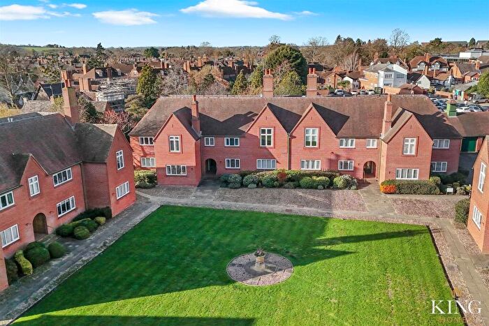 2 Bedroom Apartment For Sale In Southern Lane, Stratford-Upon-Avon, CV37