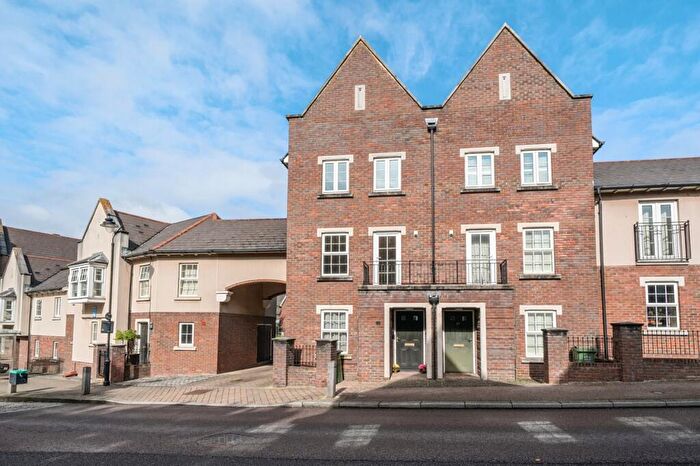 4 Bedroom Semi-Detached House To Rent In Ingress Park Avenue Greenhithe, DA9