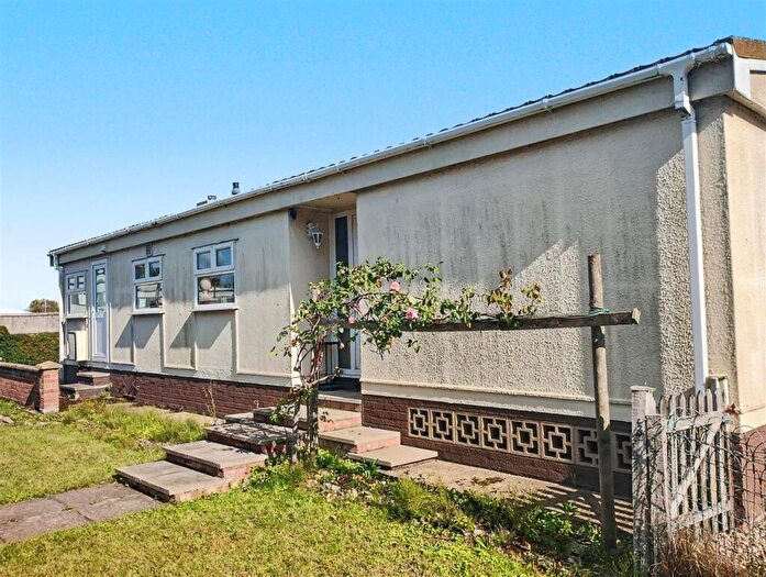 2 Bedroom Mobile Home For Sale In Pound Road, Beccles, NR34