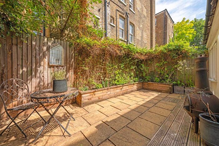 3 Bedroom Flat For Sale In Saltoun Road, SW2