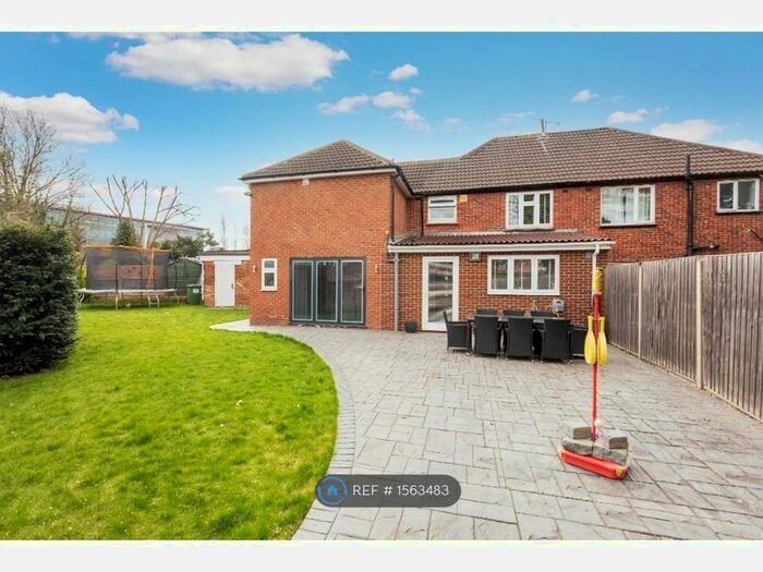 4 Bedroom Semi-Detached House To Rent In Shirley Road, Maidenhead, SL6