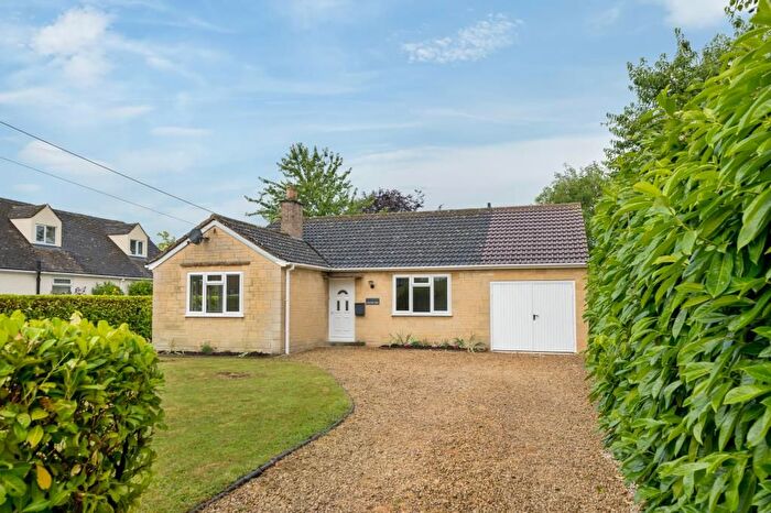 2 Bedroom Detached Bungalow To Rent In Wroslyn Road, Freeland, OX29