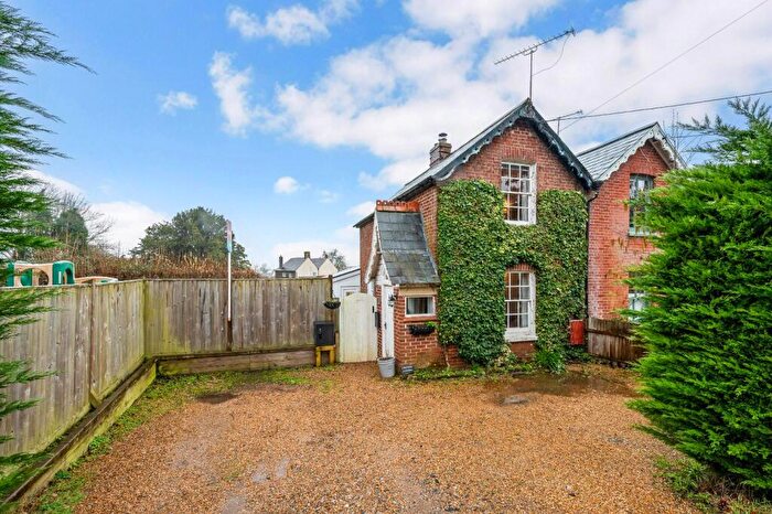 3 Bedroom Semi Detached House For Sale In Hill Brow Road, Liss, Hampshire, GU33