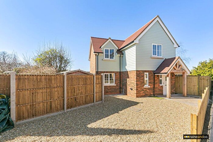 3 Bedroom Detached House For Sale In Bull Stag Green, Hatfield, AL9
