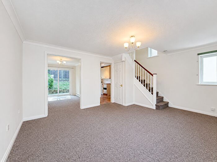 3 Bedroom Semi-Detached House To Rent In Lomond Gardens, South Croydon, CR2