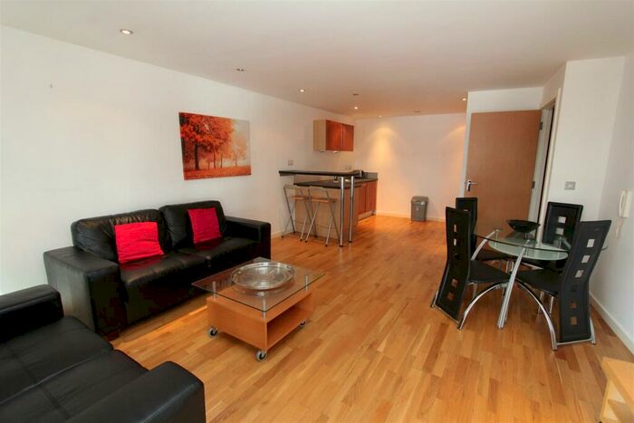 2 Bedroom Flat To Rent In Elba, City Island, LS12