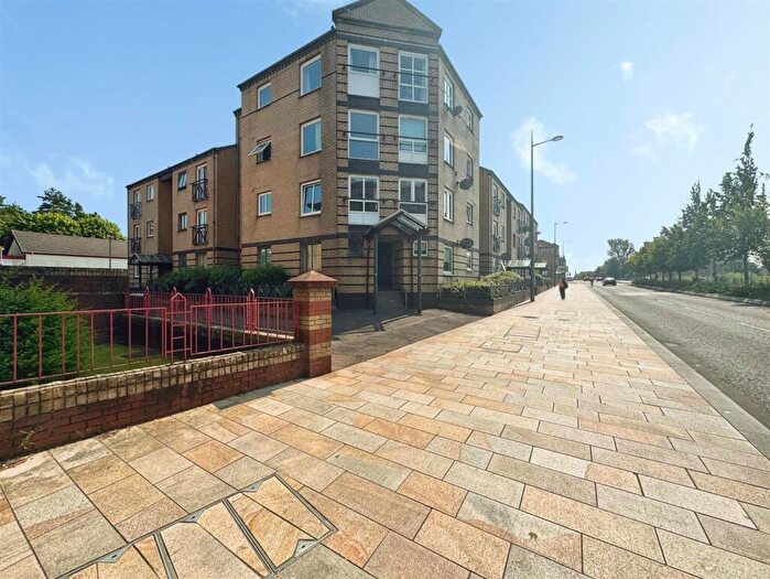 2 Bedroom Flat For Sale In Glasgow Road., Clydebank, G81