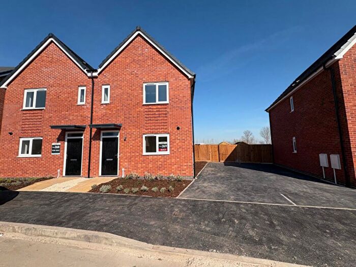 3 Bedroom Semi-Detached House To Rent In Cart Close, Clay Cross, Chesterfield, S45