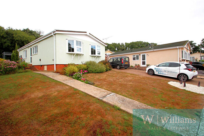 2 Bedroom Park Home For Sale In Medina Park, Folly Lane, East Cowes, PO32
