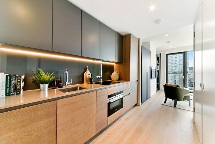 Apartment To Rent In George Street, London, E14