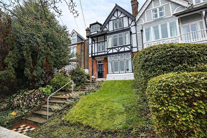 6 Bedroom Semi Detached House For Sale In Watts Avenue, Rochester, ME1