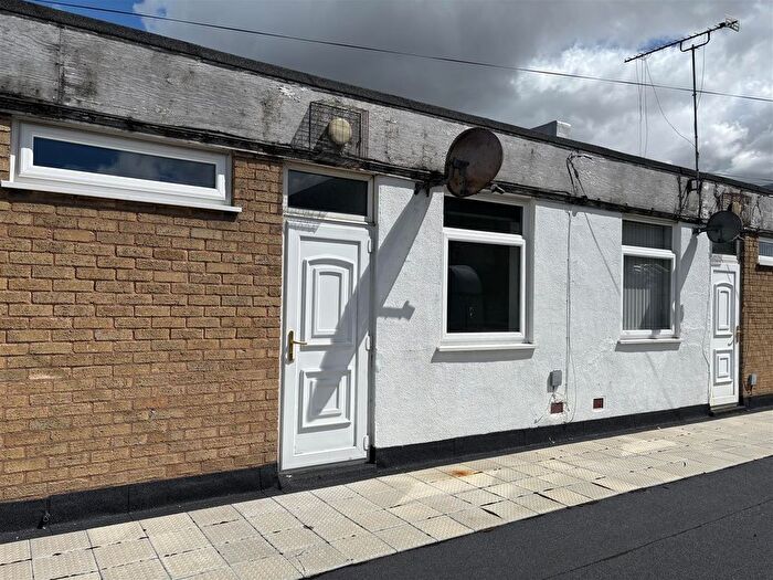 2 Bedroom Flat To Rent In High Street, Connahs Quay, CH5